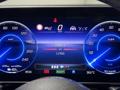 MERCEDES-BENZ EQE - 10