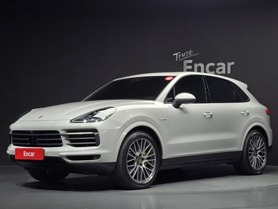 PORSCHE CAYENNE - 1