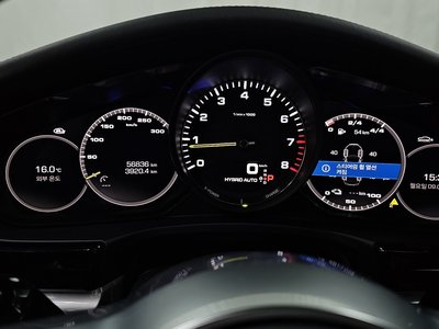 PORSCHE PANAMERA - 8