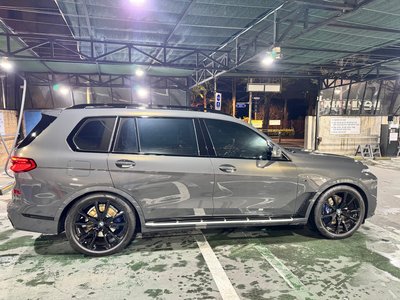 BMW X7 - 7