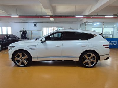 صورة 4 لـ 2023 Genesis GV80