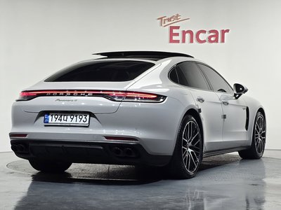 PORSCHE PANAMERA - 3
