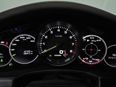 PORSCHE PANAMERA - 8