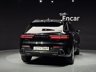 صورة 4 لـ 2022 Genesis GV70