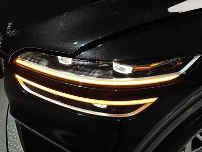 صورة 9 لـ 2022 Genesis GV70