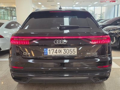 AUDI Q8 - 3