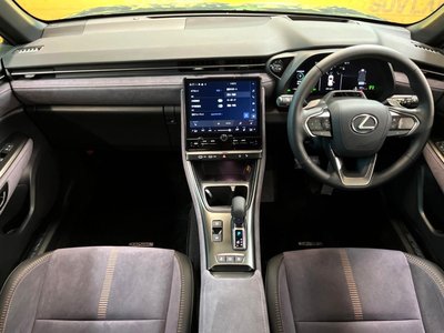 صورة 2 لـ 2024 Lexus LBX