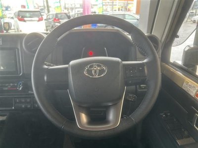 TOYOTA LAND CRUISER 70 - 6