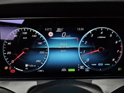 MERCEDES-BENZ E-CLASS - 8