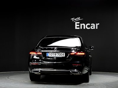 MERCEDES-BENZ E-CLASS - 3