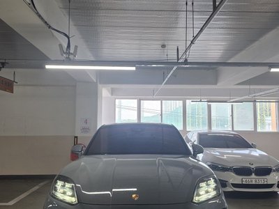 2025 Porsche CAYENNE 照片 2