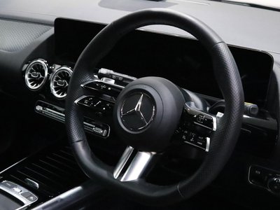 MERCEDES-BENZ GLA - 10