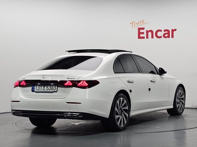 MERCEDES-BENZ E-CLASS - 4