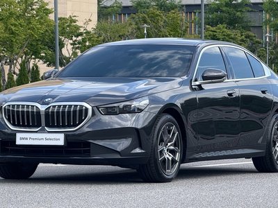 BMW 5 SERIES - 1