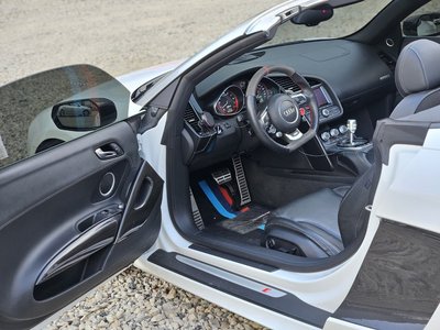 AUDI R8 - 8