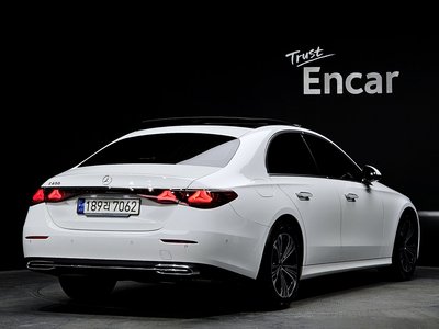 MERCEDES-BENZ E-CLASS - 4