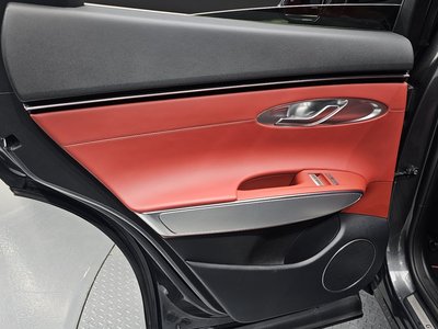 2022 Genesis GV70 — миниатюра 15