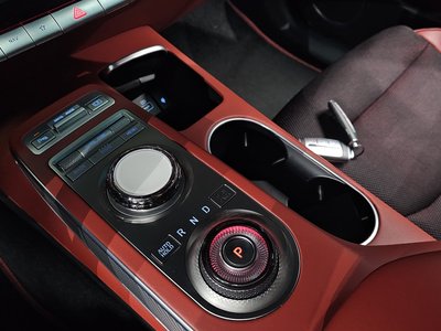 2022 Genesis GV70 — миниатюра 12