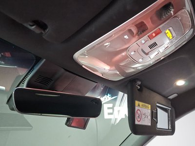 2022 Genesis GV70 — миниатюра 28