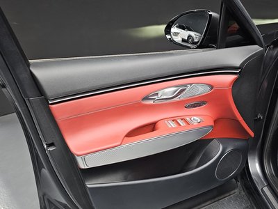 2022 Genesis GV70 — миниатюра 14