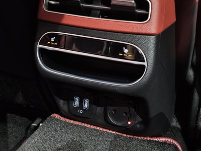 2022 Genesis GV70 — миниатюра 24
