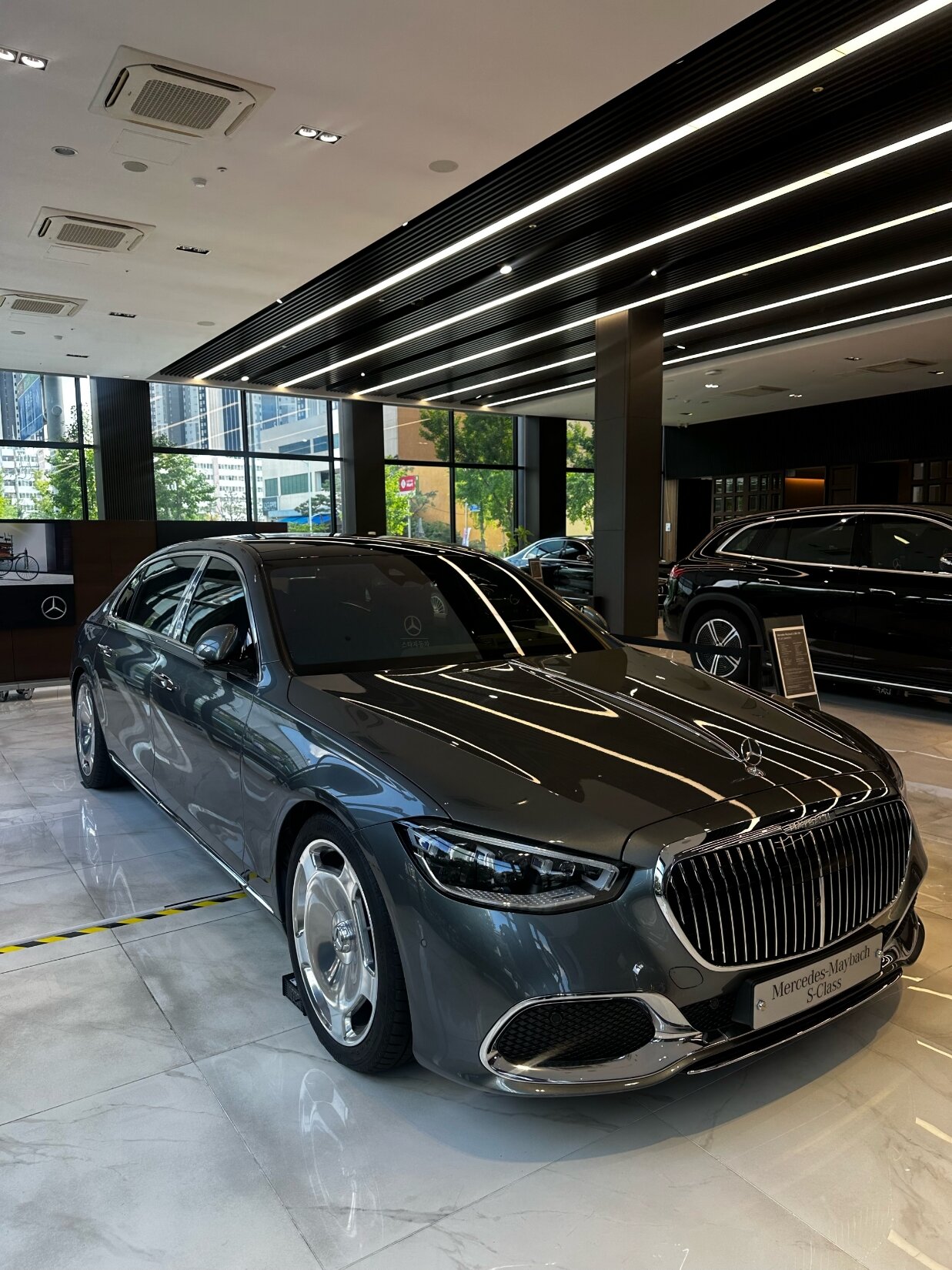 MERCEDES-BENZ S-CLASS - View 1