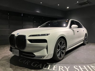 BMW I7 - 1