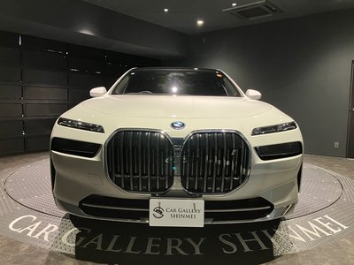 BMW I7 - 8