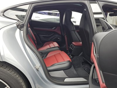صورة مصغرة 12 لـ 2025 Porsche TAYCAN