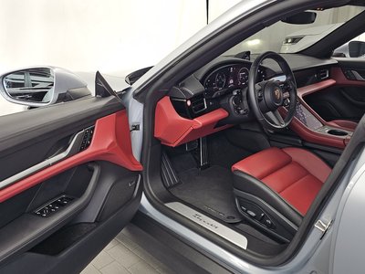 صورة 10 لـ 2025 Porsche TAYCAN
