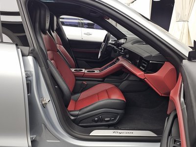 صورة مصغرة 11 لـ 2025 Porsche TAYCAN