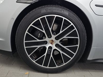 صورة 6 لـ 2025 Porsche TAYCAN