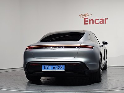 صورة 4 لـ 2025 Porsche TAYCAN
