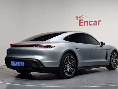 صورة 3 لـ 2025 Porsche TAYCAN