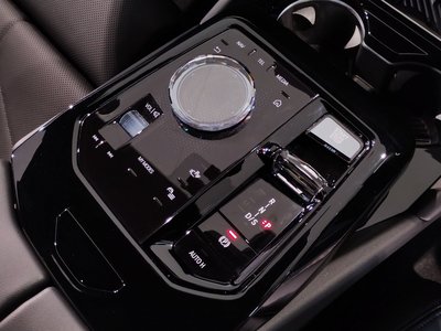 صورة مصغرة 11 لـ 2024 BMW 5 SERIES