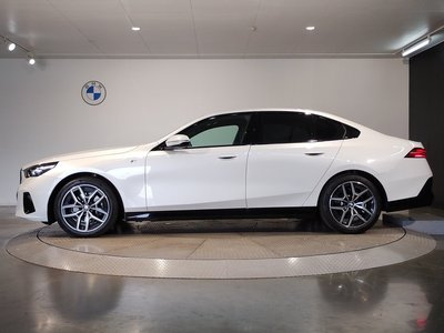 صورة مصغرة 18 لـ 2024 BMW 5 SERIES