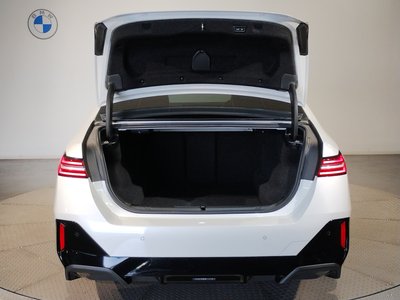صورة مصغرة 43 لـ 2024 BMW 5 SERIES
