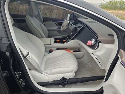 MERCEDES-BENZ EQE - 7