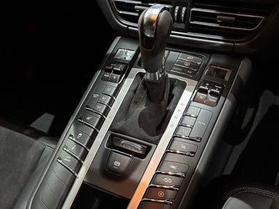 PORSCHE MACAN - 4