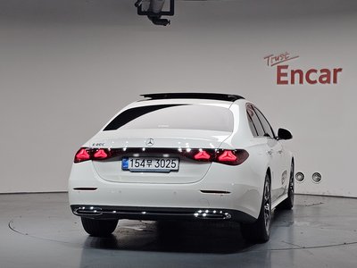 MERCEDES-BENZ E-CLASS - 4