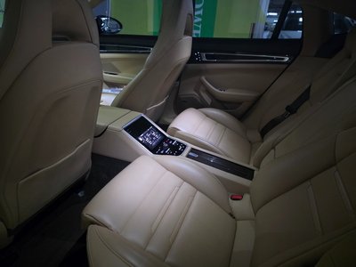 صورة 9 لـ 2018 Porsche PANAMERA