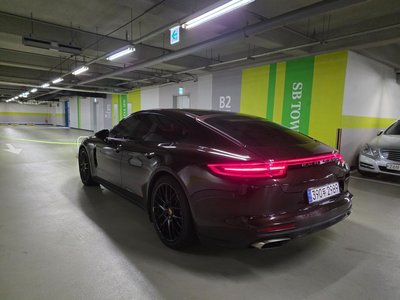 صورة 3 لـ 2018 Porsche PANAMERA