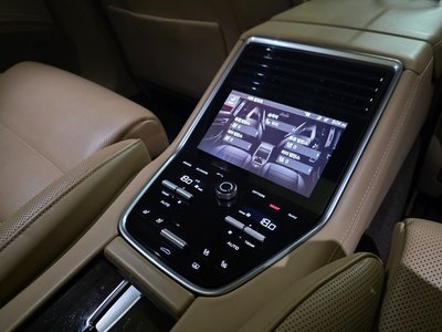 2018 Porsche PANAMERA thumbnail 18