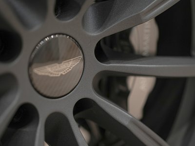 ASTON MARTIN VANTAGE - 7