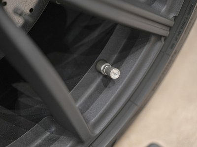 ASTON MARTIN VANTAGE - 8