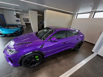 LAMBORGHINI URUS - 8