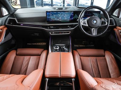 2023 BMW X7 photo 3
