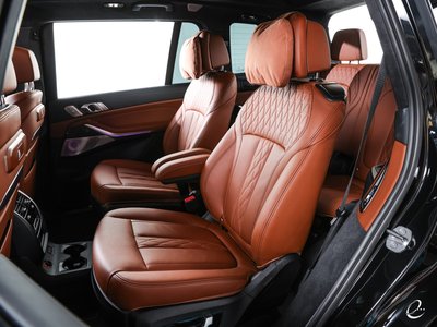 2023 BMW X7 photo 6