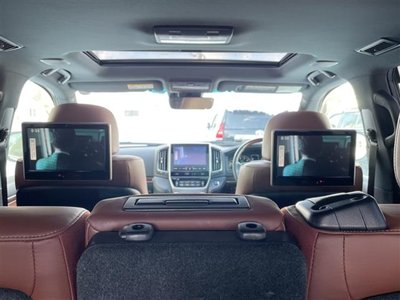 TOYOTA LAND CRUISER 200 - 6