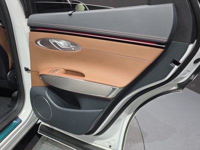 2025 Genesis GV70 — миниатюра 15